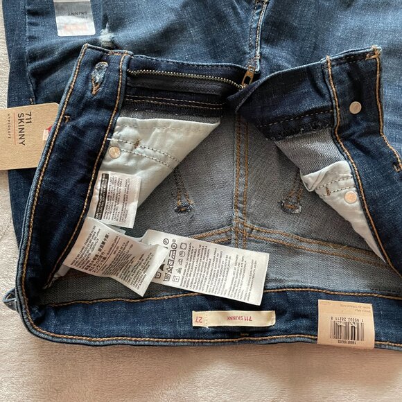 NEW. Women's Size 4 short, Levi's 711,  Distressed, Dark Wash, Hypersoft jeans. - Picture 11 of 15